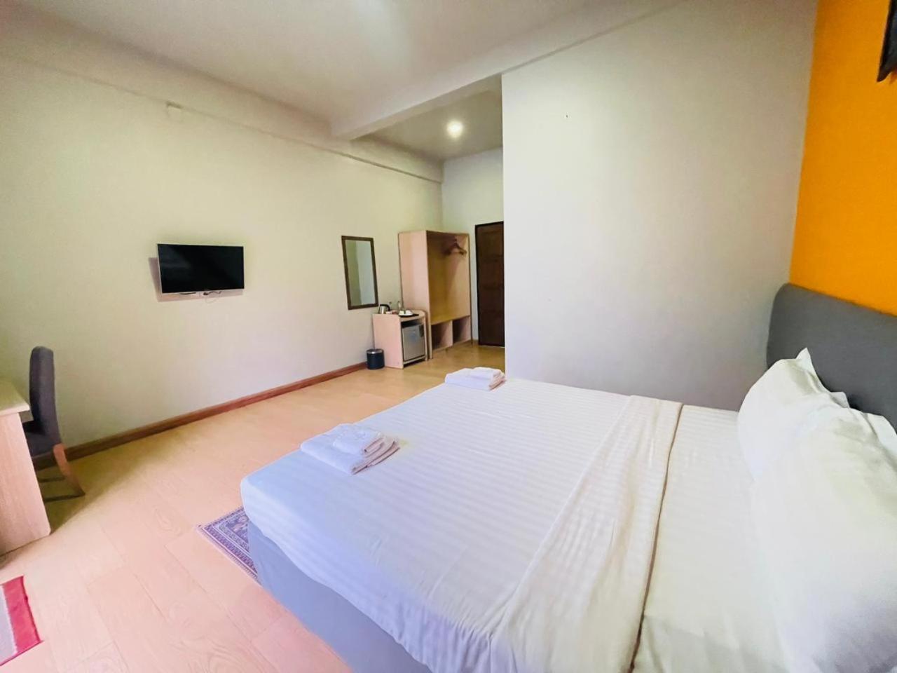 Wh Hotel & Service Apartment Thanlyin Extérieur photo